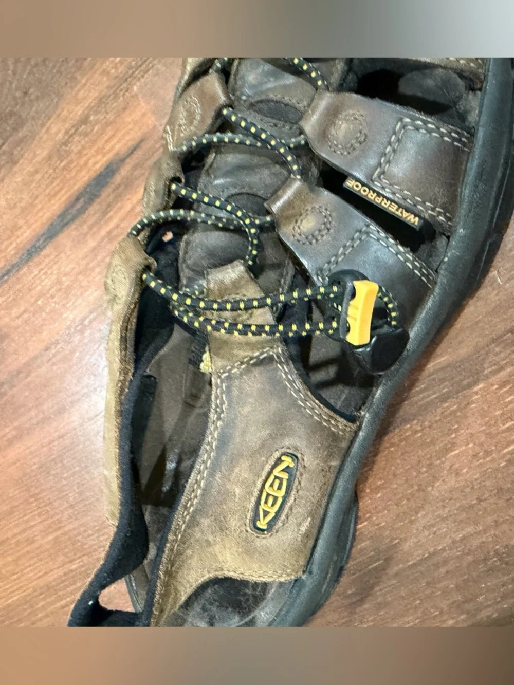 Keen newport H2 mens size 9.5 shoes brown leather waterproof athletic sandals